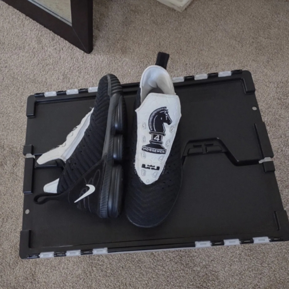 Nike LeBron 4 horseman